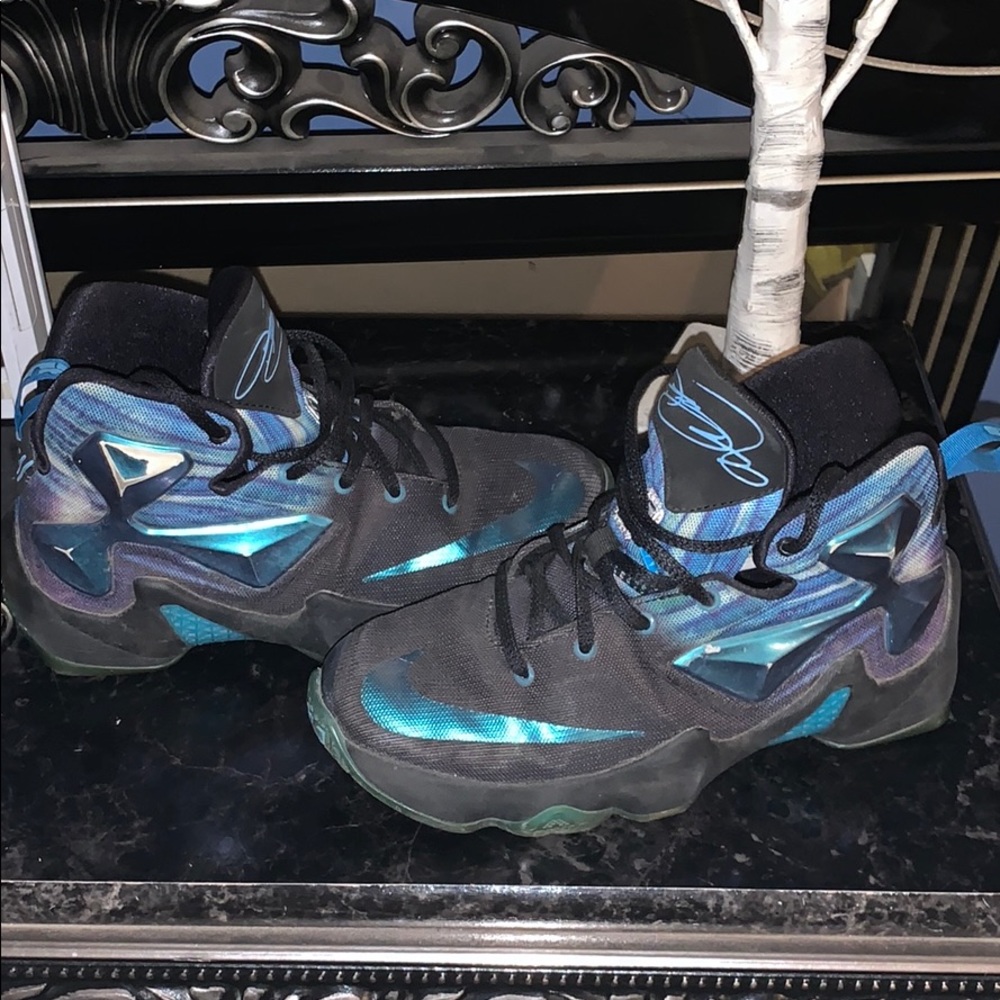 Boys size 4 lebron 13 sneakers